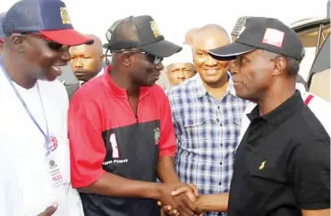  ??  ?? Keffi Polo Ranch proprietor, Honourable Aliyu Wadada (m) welcomes the Vice President and Special Guest of Honour, Professor Yemi Osinbajo to grand finale of the 2018 Keffi Polo Ranch Open Polo Tournament in Keffi last Sunday, while Tournament Manager, Bashir Mohammed (left) beams with smiles.