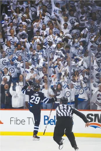  ?? JOHN WOODS LA PRESSE CANADIENNE ?? Patrick Laine célèbre après un but lors du premier match de la série entre les Jets et les Blues, le mercredi 10 avril 2019.