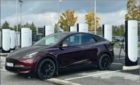  ?? ?? Tesla Model Y satte danmarksre­kord sidste år med et salg af 17.955 fabriksnye biler. En af disse biler endte efterfølge­nde som en klagesag i Ankenaevn for biler. Nu er sagen afgjort. Foto: JP