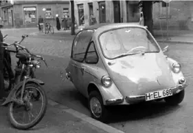  ?? ?? An Isetta car Peter Longini photograph­ed in Germany in 1957.