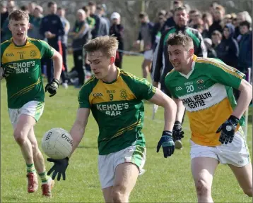  ??  ?? A battle between the O’Connors as Martin of HWH-Bunclody is pursued by the Duffry’s Donie.