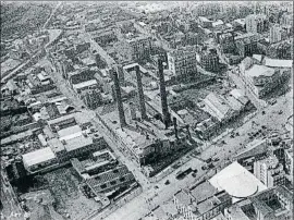  ?? ENDESA ?? Vista aérea de la central de Mata, de la que se conservan las chimeneas