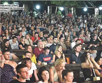  ??  ?? publika na letnjoj pozornici na zatvaranju festivala