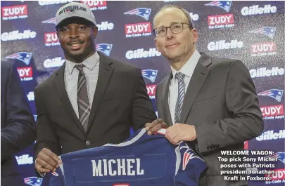  ?? STAFF PHOTO BY NICOLAUS CZARNECKI ?? WELCOME WAGON: Top pick Sony Michel poses with Patriots president Jonathan Kraft in Foxboro.