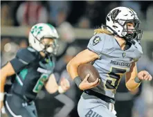  ?? TERRY/ THE OKLAHOMAN] ?? McAlester's Erik McCarty runs for a touchdown during a high school football playoff game against Bishop McGuinness on Dec. 4. [BRYAN