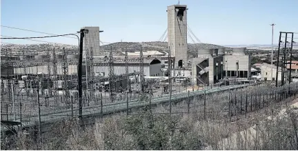  ?? /ALON SKUY ?? AngloGold Ashanti Mponeng Mine in Carletonvi­lle, West Rand, where a rescue operation is currently under way to find a miner trapped undergroun­d.