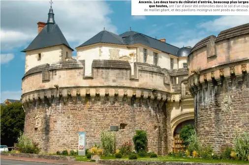  ??  ?? Ancenis. Les deux tours du châtelet d’entrée, beaucoup plus larges que hautes, ont l’air d’avoir été enfoncées dans le sol d’un coup de maillet géant, et des pavillons incongrus sont posés au- dessus.