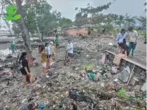  ?? PHOTO/YOUNG BEAN FACEBOOK PAGE (FEB. 11, 2024) ?? Members of Young Bean and Pangisda Bataan conduct coastal cleanup in Orion, Bataan. Some group members filed complaints against seven big consumer goods corporatio­ns over false plastic packaging recycling claims.