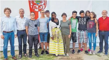 ?? FOTO: KBZO ?? Sieben Jugendlich­e des KBZO und ihre Lehrerinne­n ließen es sich am Gardasee gut gehen.