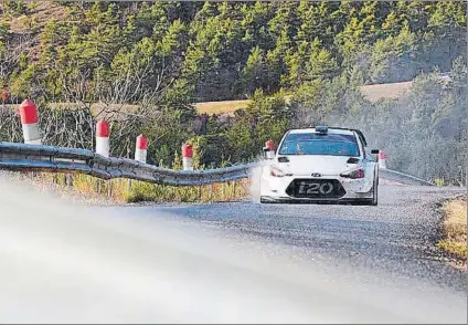  ?? FOTO: TWITTER ?? Dani Sordo, durante la primera jornada de test previo al Rally Montecarlo junto a su nuevo copiloto Carlos del Barrio en su Hyundai i20