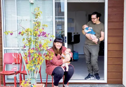  ?? PHOTOS / SUPPLIED, NICOLA EDMONDS ?? Left, Bex Emmerson and her father Errol Hincksman. Above, with her partner Rosario Murro and their twin babies, Alice Jane Murro and Mia Grace Murro.