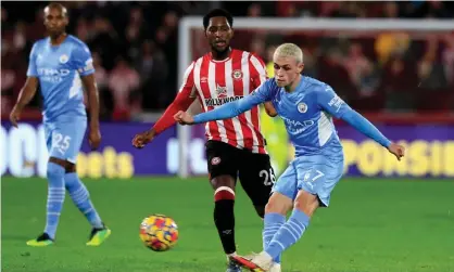  ?? ?? Phil Foden played in a false-nine position against Brentford and impressed his Manchester City manager. Photograph: John Patrik Fletcher/Action Plus/Shuttersto­ck