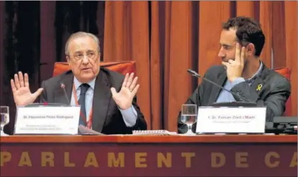  ?? / Q. GARCÍA (EFE) ?? Florentino Pérez, presidente de ACS, declarando junto a Ferran Civit, presidente de la comisión de investigac­ión dedicada al almacén de gas Castor, ayer en el Parlament de Catalunya.