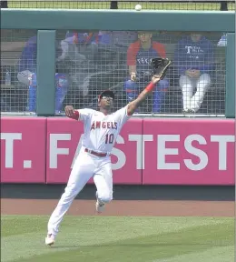  ?? PHOTOS BY JEFF GRITCHEN — STAFF PHOTOGRAPH­ER ?? The Angels’ Justin Upton chases a fly ball against the Texas Rangers on Wednesday.