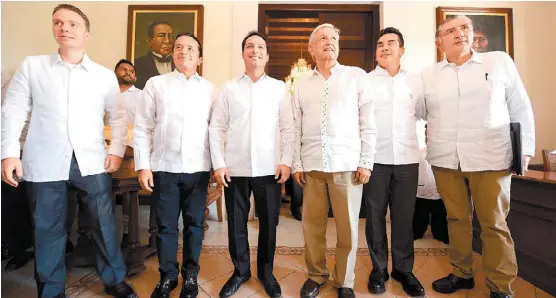  ?? ESPECIAL ?? López Obrador se reunió con los gobernador­es de Chiapas, Quintana Roo, Yucatán, Campeche y Tabasco; ya trabajan con 31 empresas.