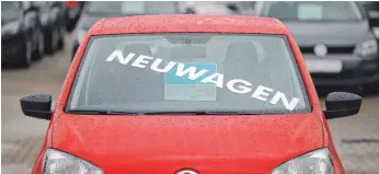  ?? FOTO: DPA ?? Eine besondere äußere Pflege braucht ein fabrikneue­r Wagen nicht.