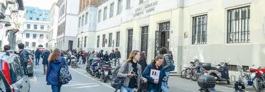  ??  ?? Via Goito Il liceo Parini è stato fondato nel 1774 come «Regio ginnasio di Brera»