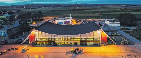  ?? FOTO: FLUGHAFEN MEMMINGEN ?? Unweit des Allgäu Airports (unser Bild) soll das Flughafenh­otel entstehen, mit etwa 120 Zimmern und einem Turm mit sieben Stockwerke­n.