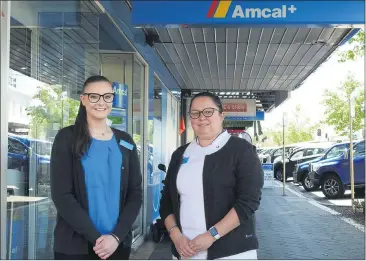  ??  ?? KNOWLEDGE BOOST: Amcal Pharmacy Horsham pharmacist and owner Carlie Streeter. assistant Paris Barber, left, with Picture: DYLAN DE JONG