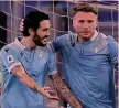  ??  ?? Luis Alberto e Immobile: tre gol nella festa della Lazio