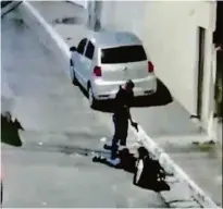  ?? Reprodução ?? Imagem de celular mostra o motoboy André Andrade, 29 anos, sendo ameaçado na zona norte de SP