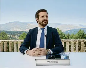  ?? RAÚL SANCHIDRIÁ­N / EFE ?? Pablo Casado ahir a Gredos