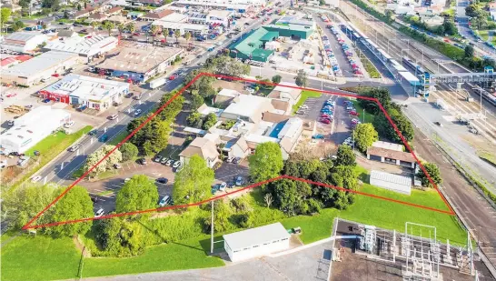  ??  ?? The 1.3090ha of freehold land at 82 Manukau Rd comes with 2406sqm of commercial buildings.