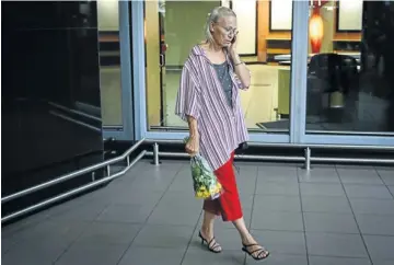  ?? Picture: KEVIN SUTHERLAND ?? DISAPPOINT­ED: Tessa Beetge’s aunt, Margie Olsen, waited in vain to meet her at OR Tambo Internatio­nal Airport this week. Olsen — a sister of Beetge’s mother, Marie Swanepoel, who died last year — wanted to give her yellow roses