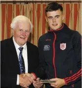  ??  ?? Darragh Fitzgibbon presenting Kevin Owens snr, of the 1958 Charlevill­e intermedia­te team with his memento.