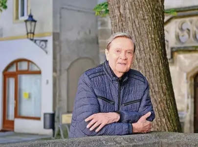  ?? Foto: Claudia Hübschmann ?? Der Meißner Autor Károly Gerner hat ein neues Buch geschriebe­n. Es geht um Demenz.