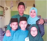  ??  ?? (Kanan) BUAT semua kenalan, kawan, rakan, teman, sahabat, saudara dan keluarga di seluruh Sabah, Selamat Hari Raya Aidilfitri 1438H. Maaf Zahir & Batin. Semoga Allah mengizinka­n kita semua untuk bertemu dengan Ramadhan 1439H. Inn Shaa Allah. Daripada:...