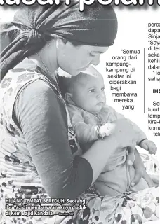  ?? — Gambar AFP ?? HILANG TEMPAT BEREDUH: Seorang ibu Yazidi membawa anaknya duduk di Kem Bajid Kandala.