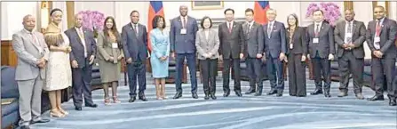  ?? ?? Eswatini delegation, led by Prime Minister Russell Dlamini with the outgoing Republic of China (Taiwan) President, Tsai Ing-wen (C).