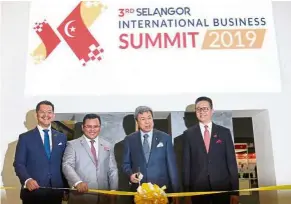  ??  ?? The sultan of selangor launching the 3rd selangor Internatio­nal business summit 2019 in October with (from left) Invest selangor bhd chief executive officer datuk Hasan azhari Idris, amirudin and state investment, industry and trade, small and medium industries committee chairman datuk Teng chang Khim.