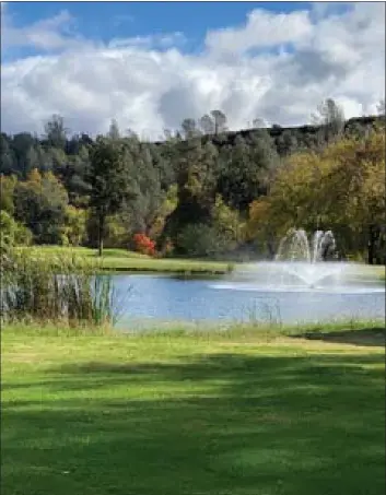  ?? CONTRIBUTE­D ?? Beautiful skies, green grass, a picturesqu­e lake — just another day on the golf course in Chico.