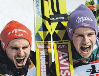  ?? FOTO: DPA ?? Deutsches Duo im Kommen: Richard Freitag ( li.) und Andreas Wellinger nach dem Doppelsieg in Titisee.