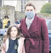  ??  ?? Laura Doyle pictured with her mother, Martina, prior to returning to school earlier this week in Bunscoil na Toirbhirte, Mitchelsto­wn.