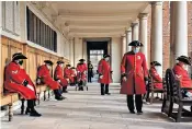  ??  ?? Chelsea Pensioners watch a Remembranc­e Sunday service at the Royal Hospital Chelsea