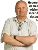  ??  ?? Geboren en getogen in de Kempische wielergron­d en met meer dan een decennium ervaring in het peloton richt wielerjour­nalist Guy Van Den Langenberg­h zijn eigenzinni­ge blik op de koers.