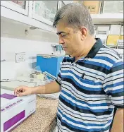  ?? HTPHOTO ?? Prof SI Rizvi in his laboratory.