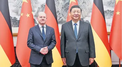  ?? ©EPA/XINHUA ?? Olaf Scholz, a sinistra, e Xi Jinping si sono incontrati alla Diaoyutai State Guesthouse.