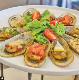  ??  ?? 4 BAKED MUSSELS