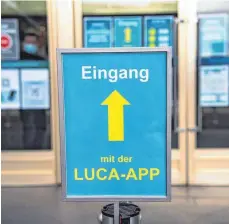  ?? FOTO: PAUL ZINKEN/DPA ?? Gibt’s jetzt auch im Landkreis Ravensburg: die Luca-App.