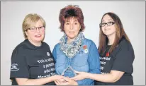  ?? FRANK GALE/THE WESTERN STAR ?? Karen Bennett, centre, was presented the 2018 Hope Award during the Consumers Health Awareness Network Newfoundla­nd and Labrador’s Annual Stigma Awareness Week Variety Show. She posed with her award being presented by Bonnie Rotchford, left, regional...