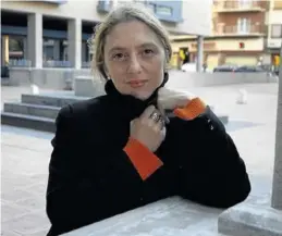  ?? CHUS MARCHADOR ?? La escritora madrileña Cristina Cerrada, en una visita a Zaragoza.