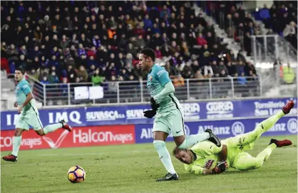  ??  ?? EIBAR: FC Barcelona’s Neymar Jr., tries to control the ball beside goalkeeper Yoel Rodriguez during the Spanish La Liga soccer match between FC Barcelona and Eibar, at Ipurua stadium in Eibar, northern Spain, Sunday. FC Barcelona won the match 4-0. — AP