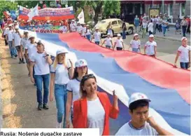  ?? ?? Rusija: Nošenje dugačke zastave