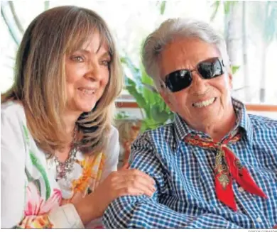  ?? DISCOS CORASÓN ?? La periodista mexicana María Cortina junto a su amiga, la cantante mexicana Chavela Vargas.