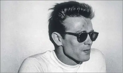  ?? MPTV.NET / GTRES ?? James Dean en un retrato de 1955, el año en que murió, a los 24 años, en un accidente de tráfico