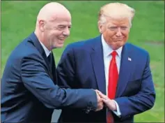  ??  ?? EN LA CASA BLANCA. Trump e Infantino tras su reunión.